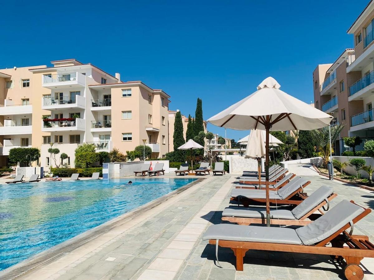 Apartment Sunny 2-bedroom - Pool, Gym & Balcony Views - Elysia Park- Center Paphos
