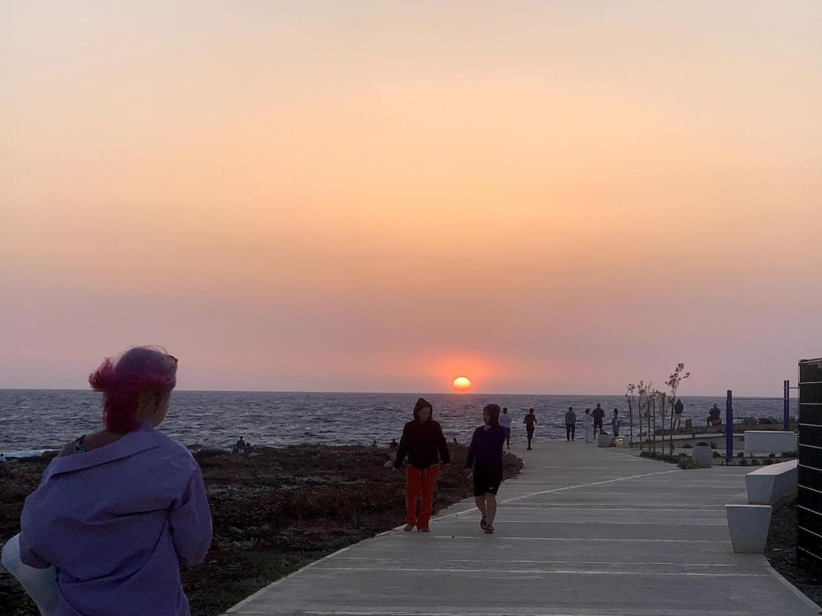 Sunny 2-bedroom - Pool, Gym & Balcony Views - Elysia Park- Center Paphos