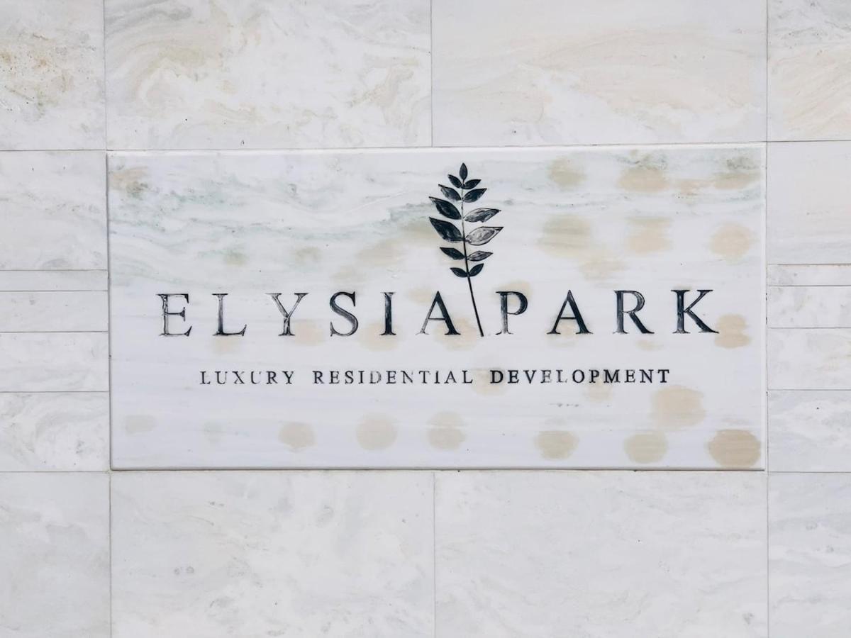 Apartment Sunny 2-bedroom - Pool, Gym & Balcony Views - Elysia Park- Center