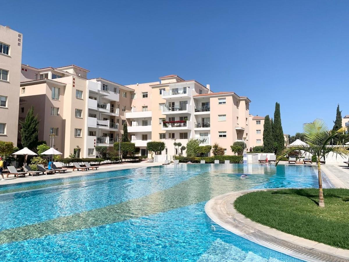 Sunny 2-bedroom - Pool, Gym & Balcony Views - Elysia Park- Center * Paphos