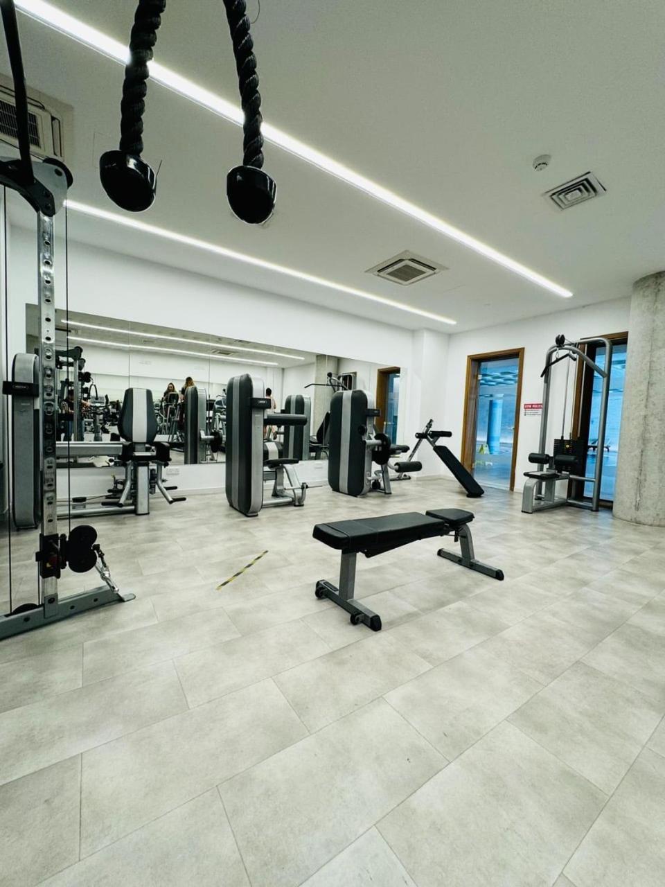 Sunny 2-bedroom - Pool, Gym & Balcony Views - Elysia Park- Center