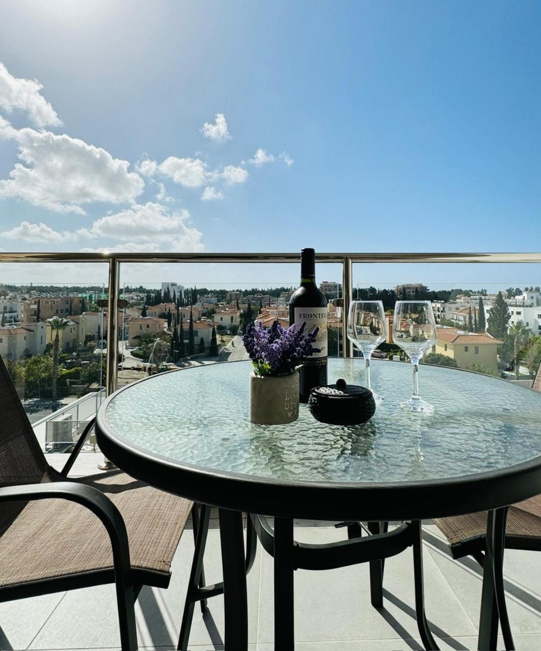 Apartment Sunny 2-bedroom - Pool, Gym & Balcony Views - Elysia Park- Center